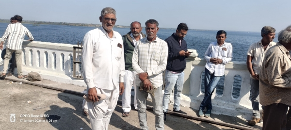 ભાદર - 2 ડેમ માંથી સિંચાઈનું પાણી છોડવતા ધારાસભ્ય કાંધલ જાડેજા.