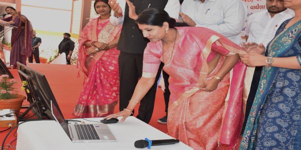 અમદાવાદમાં હાથીજણ ખાતે શહેરી ગૃહ નિર્માણ મંત્રી દર્શના વાઘેલાના હસ્તે 40 આવાસોનો ડ્રો સંપન્ન