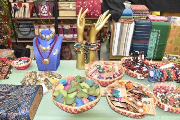 વસ્ત્રાપુર હાટ ખાતે ક્રાફ્ટરૂટ પ્રદર્શનનું શહેરી વિકાસ રાજ્યમંત્રી દર્શના વાઘેલાના હસ્તે ભવ્ય ઉદઘાટન