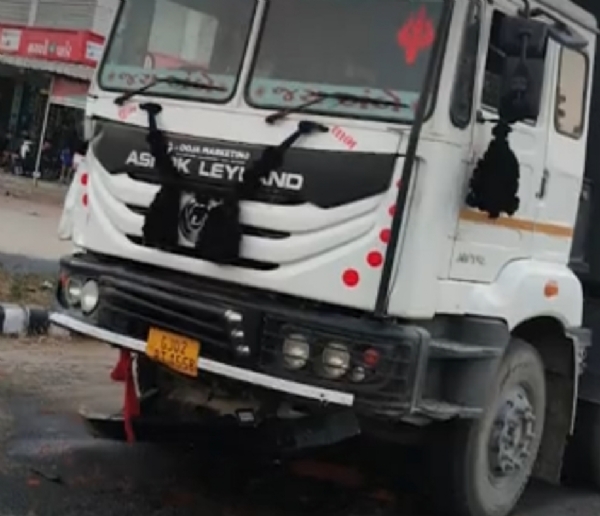 પાટણમાં શાકભાજી વેચીને પરત ફરતા બે સગા ભાઈઓને ટર્બો ટ્રકે ટક્કર મારતા બંનેના મોત નિપજ્યા હતા.