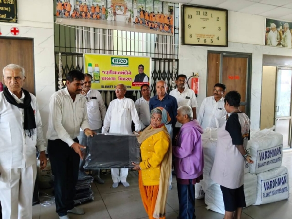 મનોરોગી બહેનોને 100 ધાબળાનું વિતરણ