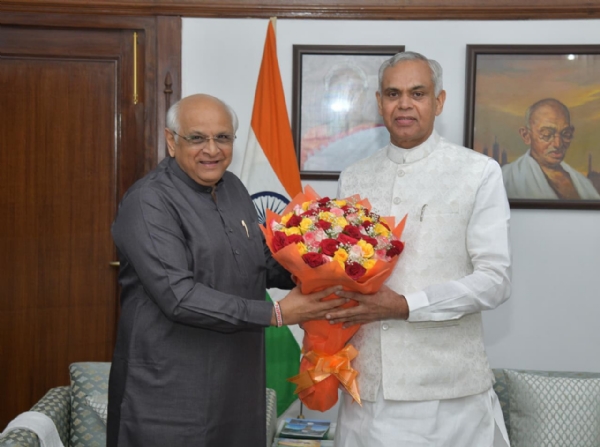 લોક ભવન ખાતે શુભેચ્છા પાઠવી