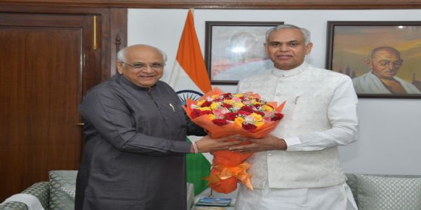 રાજ્યપાલને મુખ્યમંત્રી અને કૃષિ મંત્રી એ લોકભવન ખાતે જન્મદિવસની શુભકામનાઓ પાઠવી