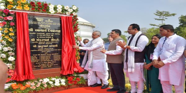 રાજ્યપાલ આચાર્ય દેવવ્રતએ બનાસકાંઠાના ભૂખલા ખાતે બનાસ બાયો-સીએનજી પ્લાન્ટનું કર્યું લોકાર્પણ