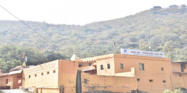 મહાશિવરાત્રીનો મેળો : ગિરનારની ગોદમાં ભગવાન શ્રીકૃષ્ણ દ્વારા સ્થાપિત નીલકંઠ મહાદેવનું મંદિર આસ્થાનું અનેરૂ કેન્દ્ર