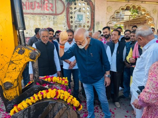 પોરબંદર શહેરમાં કેબિનેટ મંત્રીના હસ્તે રૂ.11.18કરોડના ખર્ચે રોડના કામોનું ખાતમુહૂર્ત કરાયું.