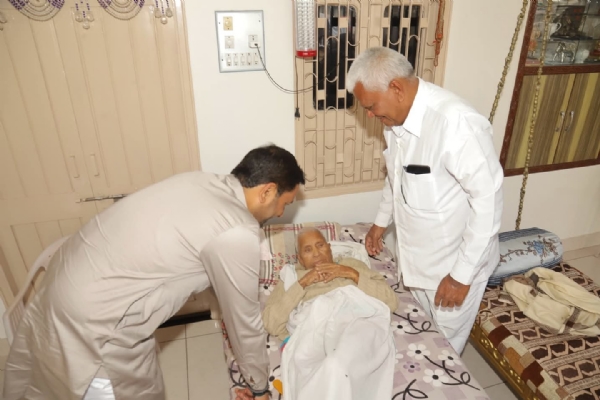 ગામની મીઠી માટી અને વડીલોના આશીર્વાદ સાથે આત્મીય મુલાકાત