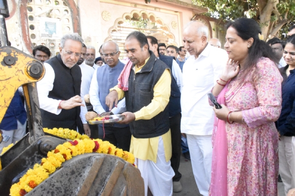 પોરબંદર શહેરમાં કેબિનેટ મંત્રીના હસ્તે રૂ.11.18કરોડના ખર્ચે રોડના કામોનું ખાતમુહૂર્ત કરાયું.