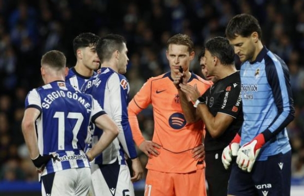 ટેબલ-ટોપર્સ બાર્સેલોના ટીમ