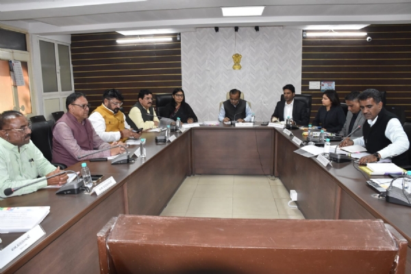 જિલ્લા સેવા સદન મહેસાણા ખાતે જિલ્લા સંકલન અને ફરિયાદ નિવારણ સમિતિની બેઠક યોજાઈ