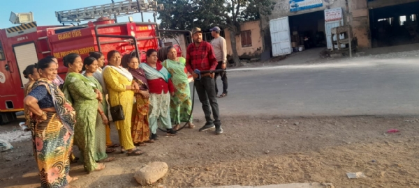 પોરબંદર મહાનગરપાલિકા દ્વારા એન.યુ.એલ.એમ. યોજના અંતર્ગત બહેનો માટે ફાયર સેફટી અંગે તાલીમ યોજાઇ.