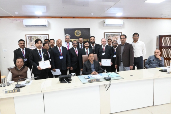 ટિકિટ તપાસમાં ઉત્તમ કાર્ય કરનાર 13 કર્મચારીઓને સન્માનિત