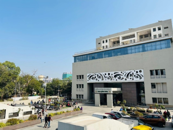 અમદાવાદની નગરી આંખની હોસ્પિટલમાં સેવાની સરવાણી