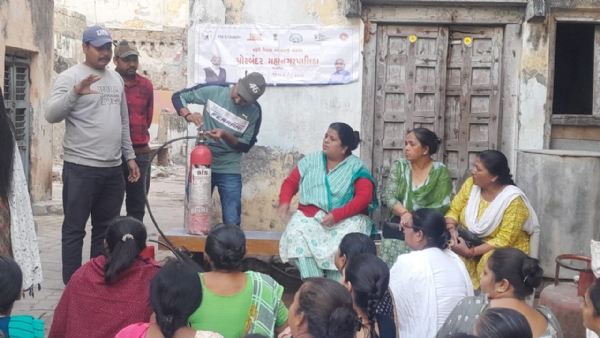 પોરબંદર મહાનગરપાલિકા દ્વારા એન.યુ.એલ.એમ. યોજના અંતર્ગત બહેનો માટે ફાયર સેફટી અંગે તાલીમ યોજાઇ.