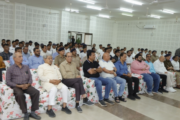 પોરબંદર પોલીસ અને જેસીઆઈ દ્વારા માર્ગ સલામતી માસનો ઉદ્ઘાટન સમારોહ યોજાયો.