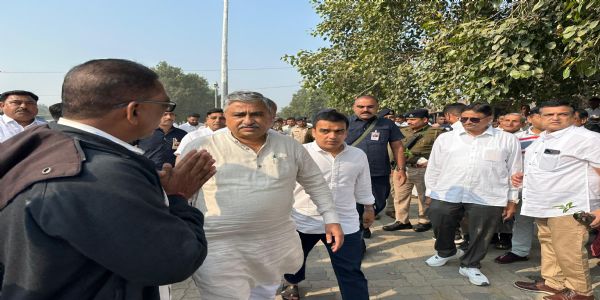 હર્ષ સંઘવીએ કુડાદરા ઉપસ્થિત રહી ઈશ્ર્વરસિંહ પટેલને સાંત્વના આપી તેમના માતૃશ્રીને શ્રધાંજલિ અર્પી