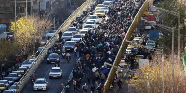 ઈરાનમાં મોંઘવારીએ અશાંતિ ફેલાવી, પવિત્ર શહેર કોમમાં ખામેનેઇના શાસન વિરુદ્ધ સૂત્રોચ્ચાર ગુંજ્યા