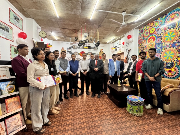 અમદાવાદના પ્રથમ નવિનીકૃત નેક્સ્ટ જેન થીમ આધારિત ડાકઘરનું આઈ.આઈ.એમ. ખાતે ઉદ્ઘાટન