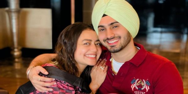 છૂટાછેડાની અફવાઓનો જવાબ આપતા નેહા કક્કડે લોકોને વિનંતી કરી કે, તેઓ તેમના પતિને વિવાદમાં ન ખેંચે.