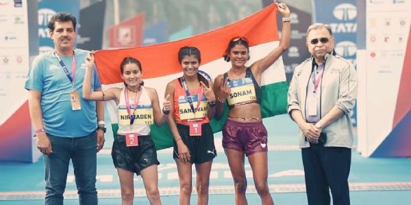 ગુજરાતની ખેતી બેંકની બ્રાન્ડ એમ્બેસેડર નિરમા ઠાકોરે ટાટા મુંબઈ મેરાથોન 2026માં રજત પદક જીત્યું