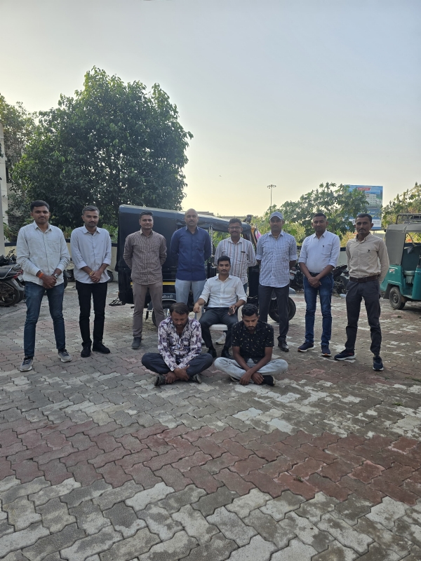 ગૌ માંસની હેરાફેરી કરતા બે ઇસમોને પકડી પાડતી