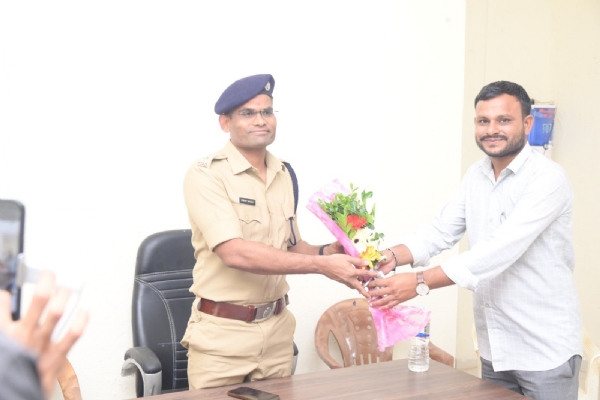 ખીજડીયા ગામની વિઝિટ: સરપંચ અને નાગરિકો સાથે સુરક્ષા મુદ્દે સંવાદ ખીજડીયા ગામની વિઝિટ: સરપંચ અને નાગરિકો સાથે સુરક્ષા મુદ્દે સંવાદ