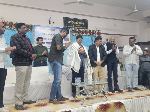 સાવરકુંડલામાં મામલતદાર જે. એન. પંડ્યા સાહેબનો ભાવભર્યો વિદાય સમારંભ સાવરકુંડલામાં મામલતદાર જે. એન. પંડ્યા સાહેબનો ભાવભર્યો વિદાય સમારંભ