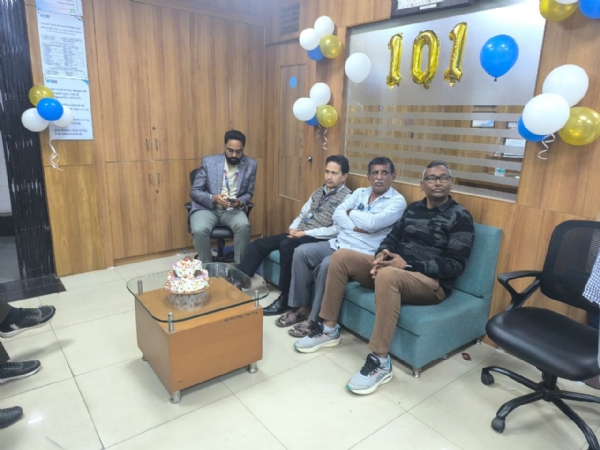 પોરબંદરમાં સ્ટેટ બેંક ઓફ ઈન્ડિયાની માણેકચોક શાખાના 101 વર્ષની ઉજવણી કરાઇ.