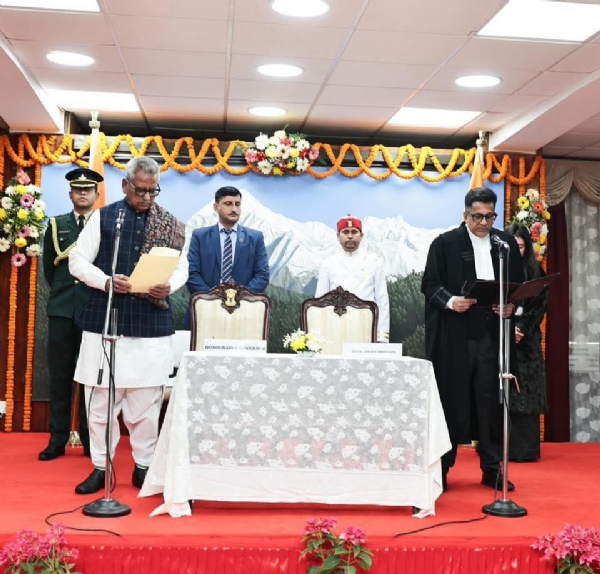 રાજ્યપાલે નવનિયુક્ત મુખ્ય ન્યાયાધીશ જસ્ટિસ મુશ્તાક ને શપથ લેવડાવ્યા