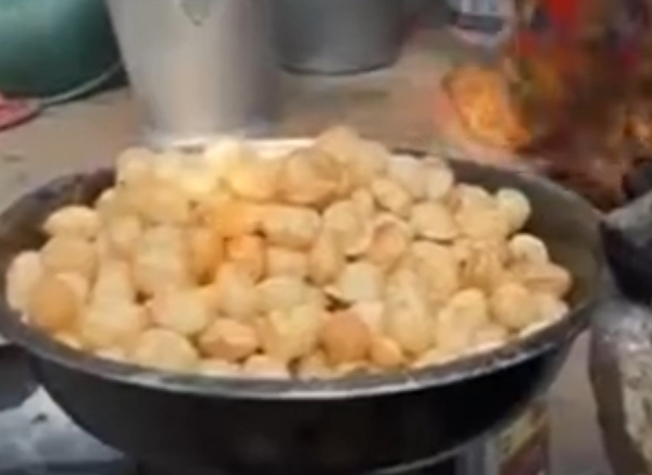 પાટણમાં મીરાં દરવાજા વિસ્તારમાં પાલિકાનું મેગા સફાઈ અભિયાન અને ગેરકાયદેસર પ્રવૃત્તિઓ સામે કડક કાર્યવાહી કરવામાં આવી