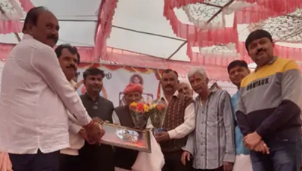 કંબોઈમાં ગણપતલાલ વિશ્વનાથ જોષીનું અનોખું ‘જીવન પર્વ’ ઉજવાયું કંબોઈમાં ગણપતલાલ વિશ્વનાથ જોષીનું અનોખું ‘જીવન પર્વ’ ઉજવાયું