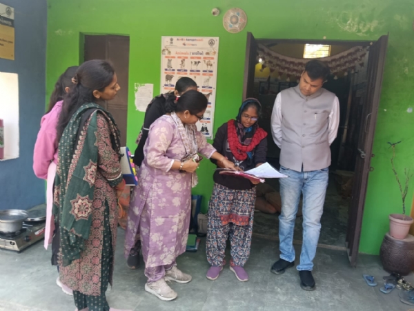 લીંચ ગામે આંગણવાડી કેન્દ્રોની માન. સચિવશ્રી દ્વારા મુલાકાત, કામગીરીની સમીક્ષા લીંચ ગામે આંગણવાડી કેન્દ્રોની માન. સચિવશ્રી દ્વારા મુલાકાત, કામગીરીની સમીક્ષા