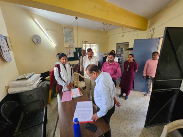 શેષપુર ગામે આંગણવાડી કેન્દ્રની જિલ્લા કલેક્ટર કચેરી અધિકારી દ્વારા મુલાકાત