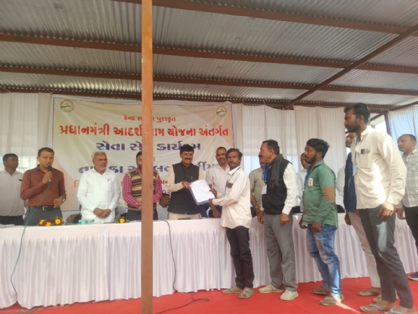 ઉમરેચા ગામે પ્રધાનમંત્રી આદર્શ ગ્રામ યોજના અંતર્ગત સેવા સેતુ કાર્યક્રમ યોજાયો