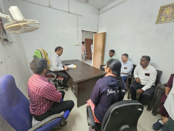 આંકલીયારા (તા. સતલાસણા) ગામે કલેક્ટરની મુલાકાત, ગામ રેકર્ડ ચકાસી વિકાસ મુદ્દે ગ્રામજનો સાથે સંવાદ