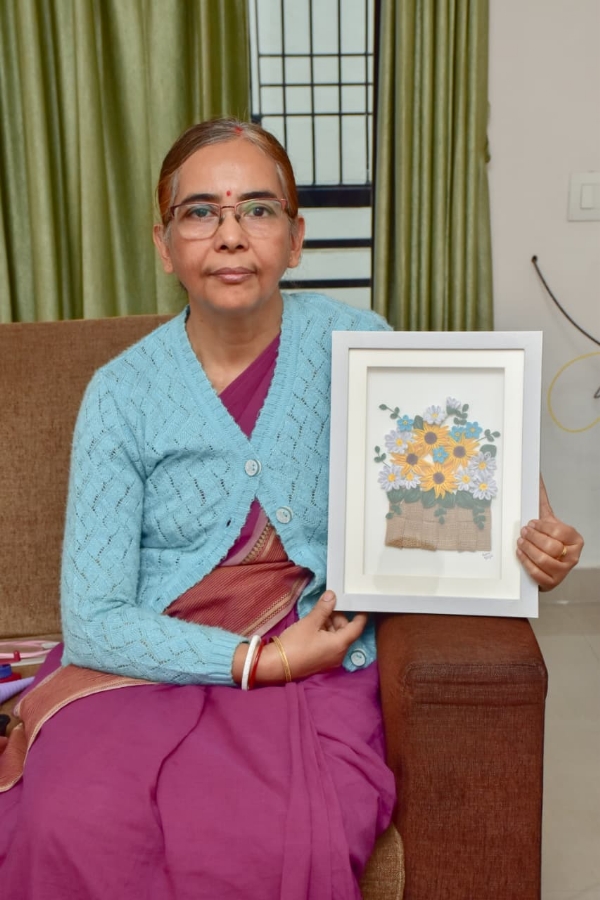 પેપર ક્વિલિંગથી ઓળખ બનાવનાર ગૃહિણી કેકા મંડલની કલાયાત્રા પેપર ક્વિલિંગથી ઓળખ બનાવનાર ગૃહિણી કેકા મંડલની કલાયાત્રા