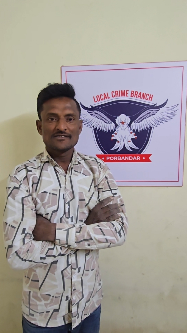 દારૂની મહેફિલ કરતો વિડિઓ સોશિયલ મીડિયામાં અપલોડ કરતા પોલીસે યુવાનને કાયદાનું ભાન કરાવ્યું. દારૂની મહેફિલ કરતો વિડિઓ સોશિયલ મીડિયામાં અપલોડ કરતા પોલીસે યુવાનને કાયદાનું ભાન કરાવ્યું.