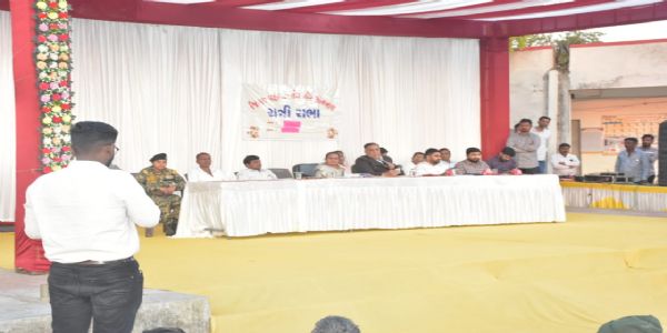 લોકપ્રશ્નોને વાચા આપવા માટે વેરાવળ તાલુકાના રામપરા ખાતે રાત્રિસભા યોજાઈ