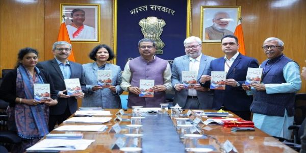 ખુતબાત-એ-મોદી પુસ્તક, પ્રધાનમંત્રીના દેશભક્તિ અને વિકાસના સંદેશને જનતા સુધી પહોંચાડશે: ધર્મેન્દ્ર પ્રધાન