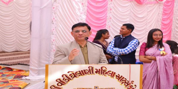 મહિલા કોલેજમાં પૂર્વ વિદ્યાર્થિનીઓનું સ્નેહમિલન અને પ્રોફેસરશ્રીના વયોનિવૃત્તિ પ્રસંગે સમારોહ