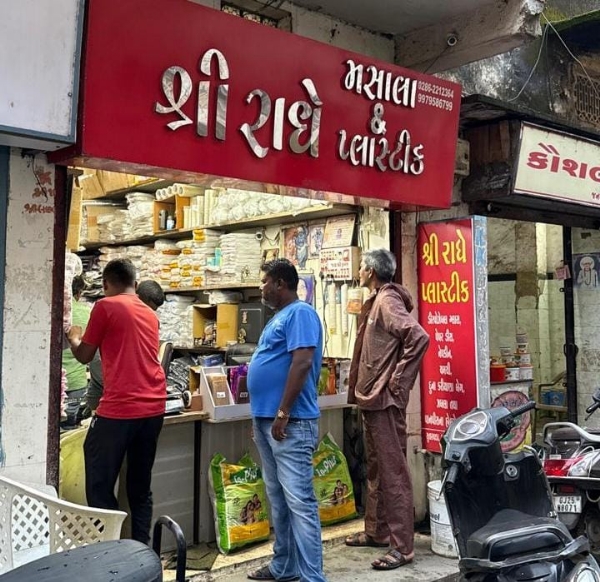 એક વર્ષ માં કચરો કરનાર અને પ્રતિબંધિ પ્લાસ્ટિક નું વેચાણ કરનારને 3.55 લાખ નો દંડ. એક વર્ષ માં કચરો કરનાર અને પ્રતિબંધિ પ્લાસ્ટિક નું વેચાણ કરનારને 3.55 લાખ નો દંડ.