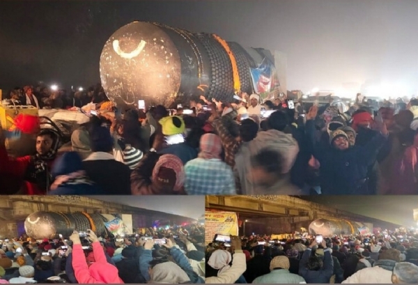 શિવલિંગ ના દર્શન માટે હજારો ભક્તોની ભીડ શિવલિંગ ના દર્શન માટે હજારો ભક્તોની ભીડ