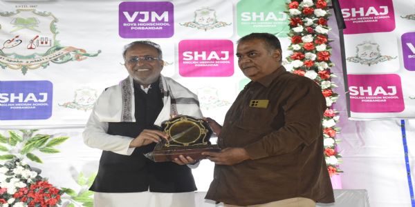 કેબિનેટ મંત્રી અર્જુન મોઢવાડિયાએ, વી.જે. મદ્રેસા હાઈસ્કૂલના વાર્ષિકોત્સવમાં વિદ્યાર્થીઓનો ઉત્સાહ વધાર્યો