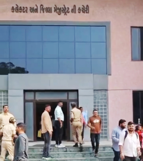 ભરૂચ જિલ્લા કોર્ટ અને કલેક્ટર કચેરીને બોમ્બથી ઉડાડી દેવાનો આવ્યો મેઈલ