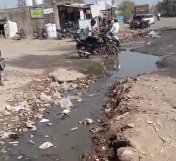 સાંતલપુર ગામમાં ગટર સમસ્યાથી જનજીવન અસ્તવ્યસ્ત