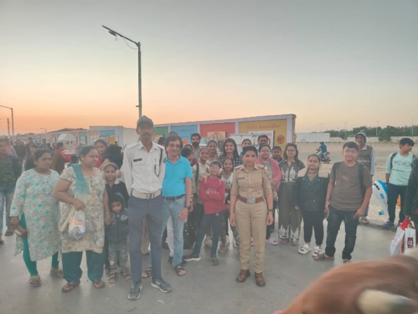 ચોપાટી ખાતે ટ્રાફિક જાગૃતિ કાર્યક્રમ યોજાયો.