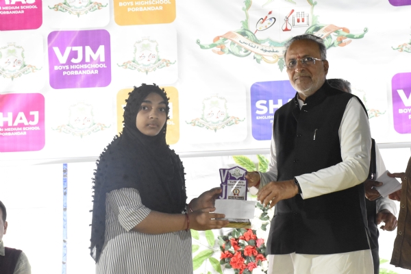 કેબિનેટ મંત્રી અર્જુન મોઢવાડિયાએ વી.જે. મદ્રેસા હાઈસ્કૂલના વાર્ષિકોત્સવમાં વિદ્યાર્થીઓનો ઉત્સાહ વધાર્યો।
