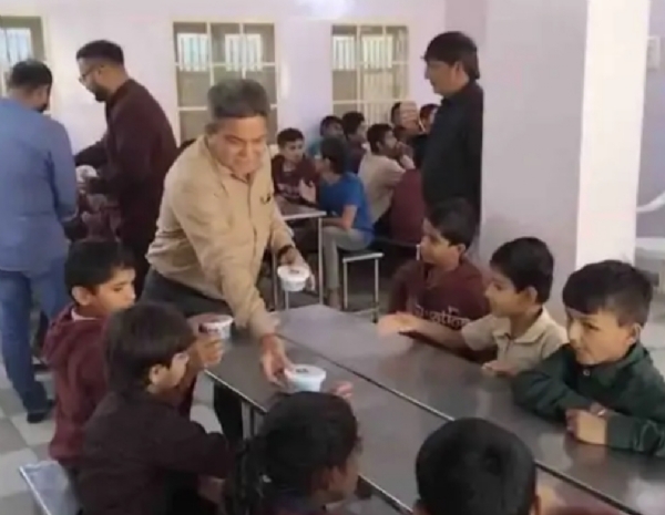 પાટણ જિલ્લા બિલ્ડર એસોસિએશન દ્વારા બહેરા-મુંગા શાળામાં કચરિયા વિતરણ કાર્યક્રમ યોજાયો.