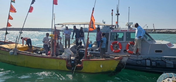 પોરબંદર પોલીસ દ્વારા દરિયાઈ સુરક્ષા માટે ઓપરેશન સાગર સુરક્ષા કવચ યોજાયું.