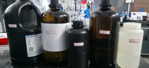 સુરતમાં ડ્રગ્સ બનાવતી હાઈટેક લેબનો પર્દાફાશ સુરતમાં ડ્રગ્સ બનાવતી હાઈટેક લેબનો પર્દાફાશ